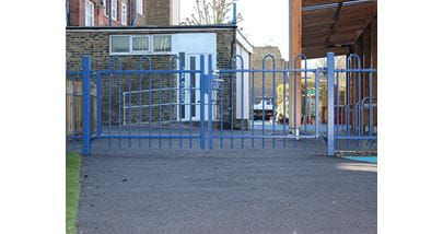 Anti trap bow top gate