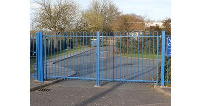 Double leaf bow top gate