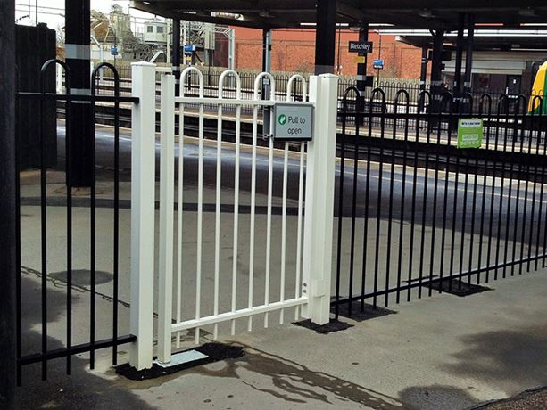 Single leaf bow top pedestrian gate