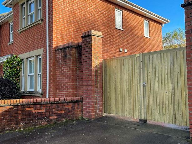Rye Driveway Courtyard Gate