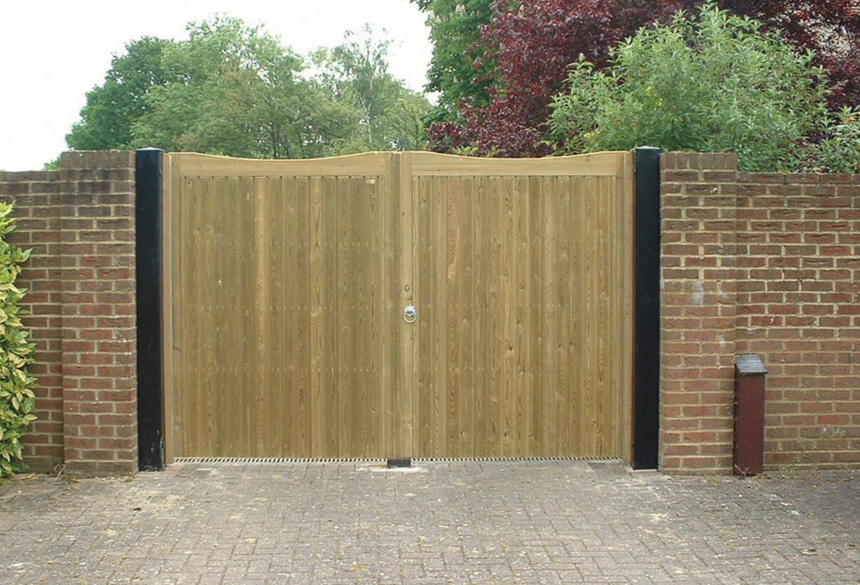 sandwich-courtyard-gate