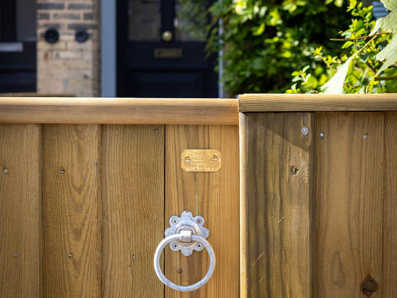 feather edge gate