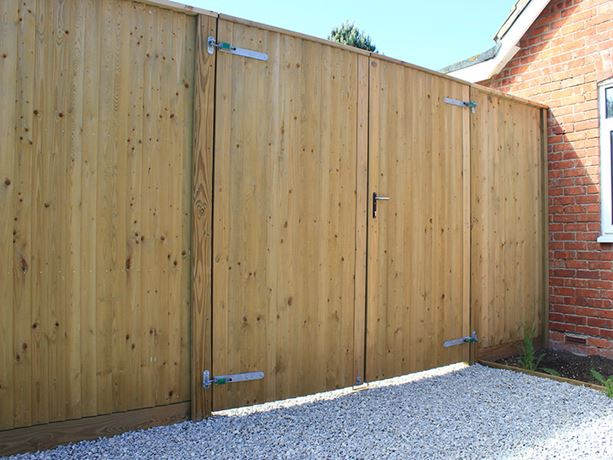 J lock Fitted in Featherboard Gate