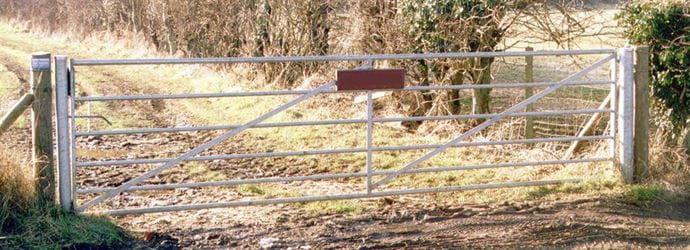 Heavy metal field gate