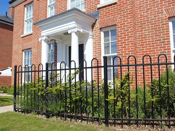 bow-top-metal-railings