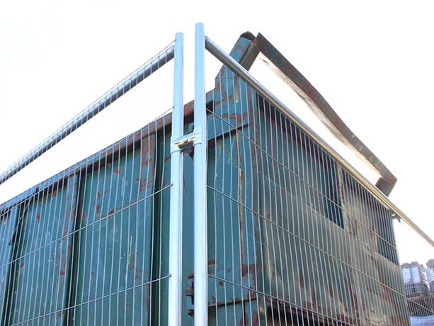 coupler on temporary fence
