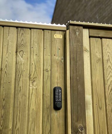 security toppings on fencing