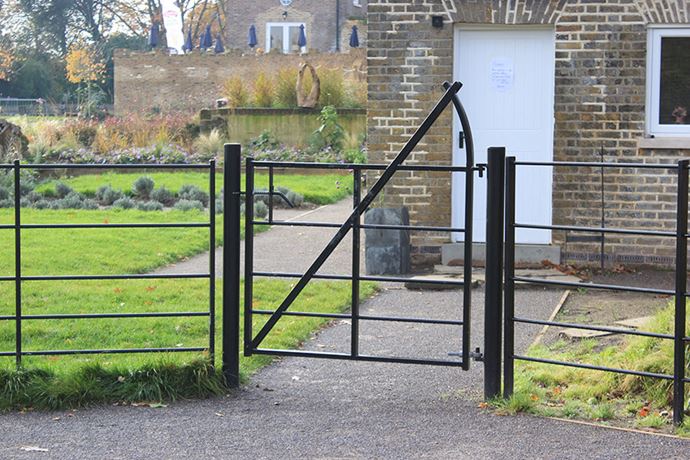 Estate railing gate black