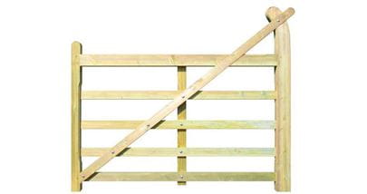 Right handed entrance gate for driveway