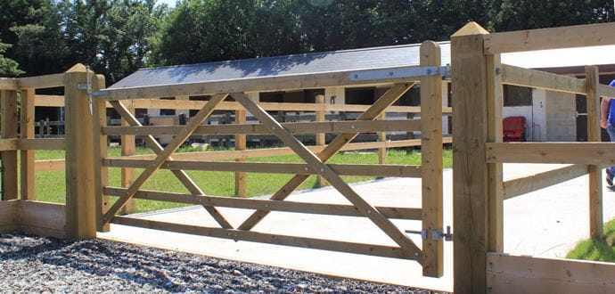 Timber Uni Gate Equestrian