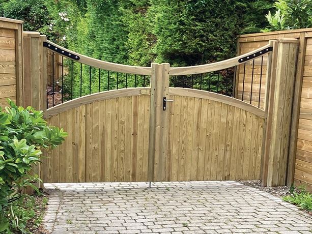 cathedral-courtyard-driveway-gate