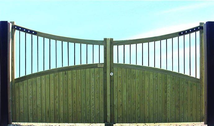 Cathedral Driveway Gate