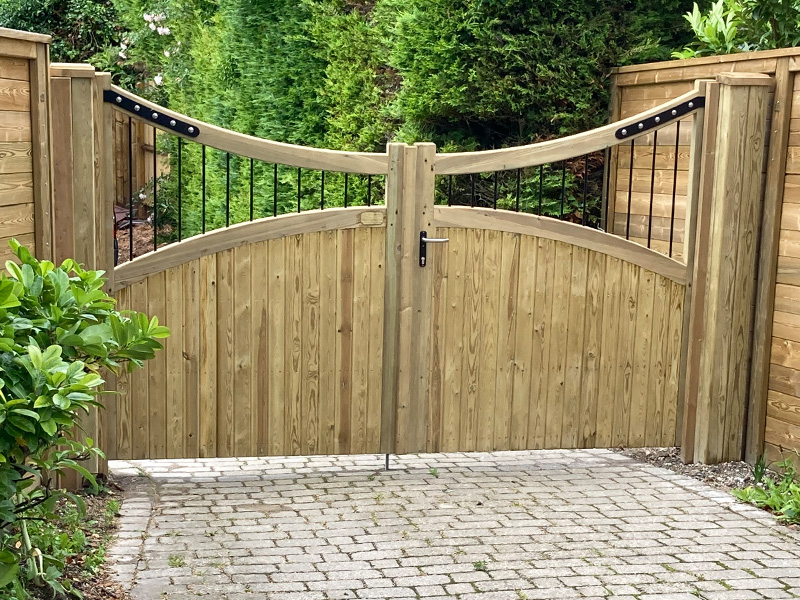 cathedral-courtyard-gate
