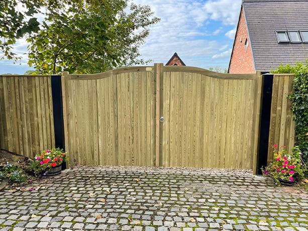 hythe-courtyard-gate