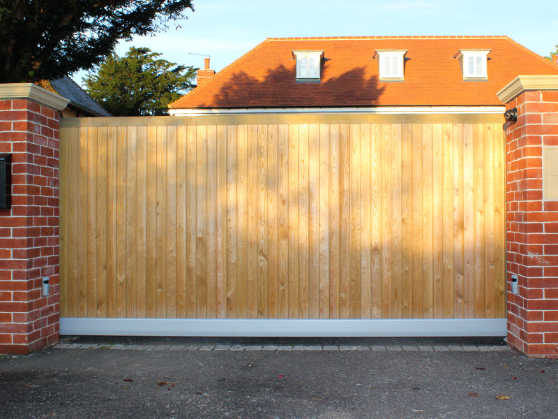 timber-sliding-courtyard-gate