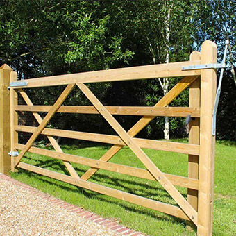 Timber equestrian entrance gate 