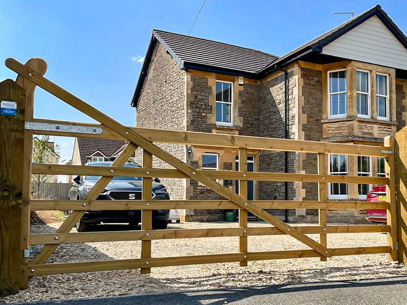 Traditional Entrance Gate for Driveway