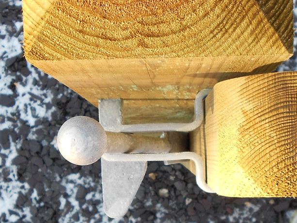 Spring-catch-on-gate-behind-posts