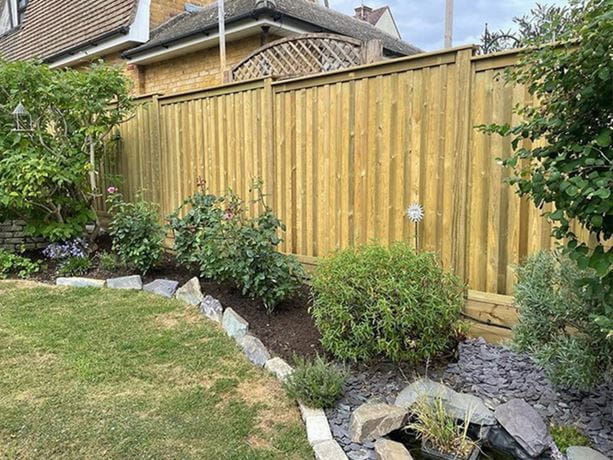 solid-modern-fence-panels-chilham