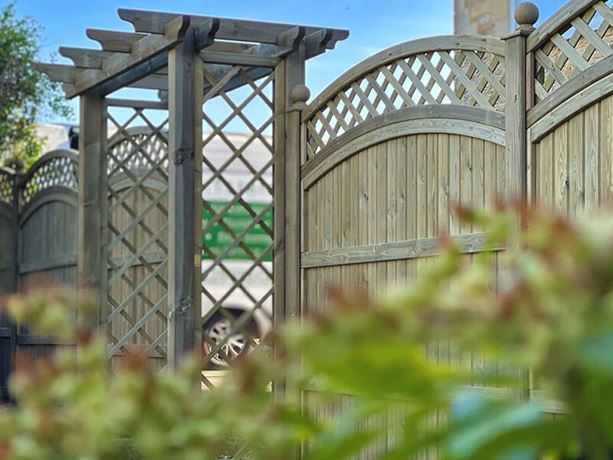 AACTAB---Curved-Top-Trellis-Panel-and-Tonge-and-Groove-Fence