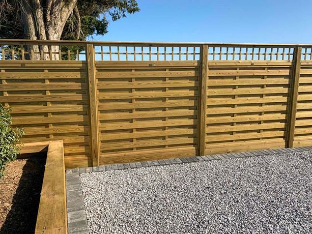 Hit and miss fence panels run