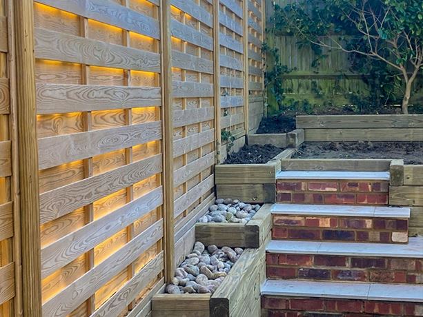 garden-screen-fence-panels-sunlight