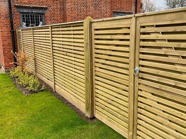 venetian-hit-and-miss-contemporary-garden-gate