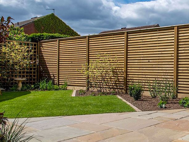 venetian-hit-and-miss-fencing