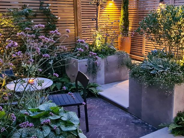 contemporary slatted fencing
