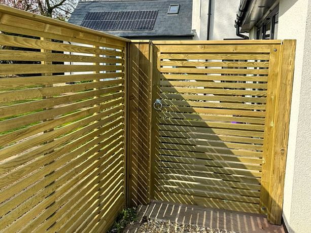 venetian-slatted-fencing-gate