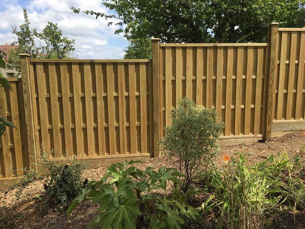 Hit and Miss Vertical Fencing