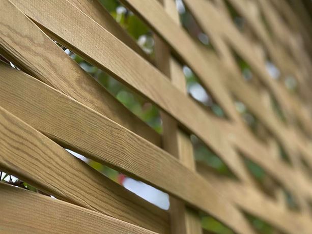 AADUAX---Detail-of-Woven-Fence-Panel---REPLACE-OLD-DETAILED-IMAGE