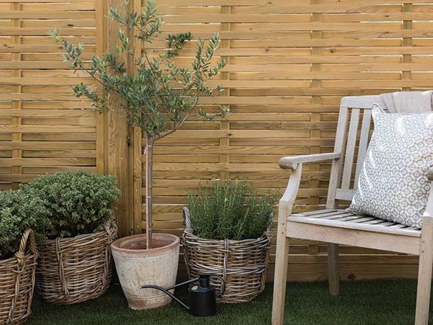 Interwoven fence panels