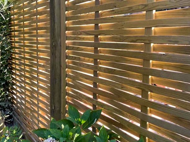 woven-garden-fence-panel-glow