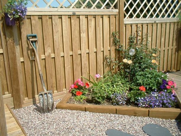 Flower bed and Hit and Miss vertical Fencing