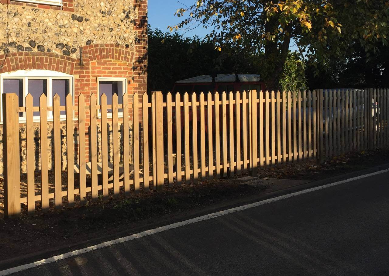Pointed Timber Palisade Picket Fence