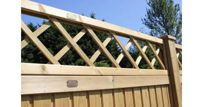 Diamond trellis topping on Tongue and Groove fencing