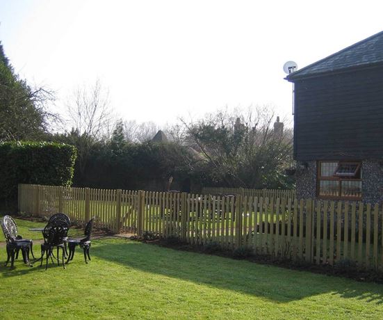 timber palisade panel rounded top