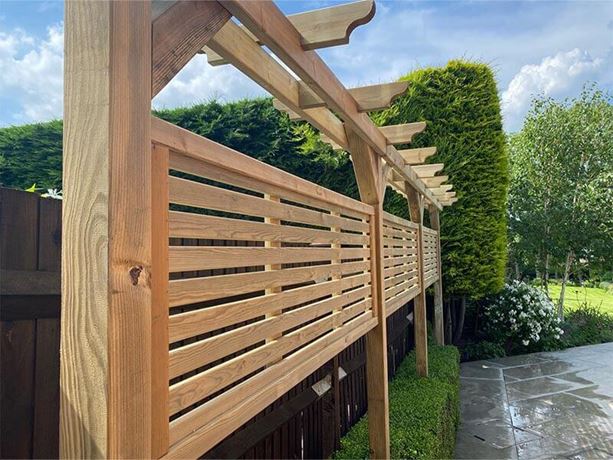 Single Pergola with screening