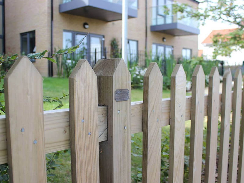 front-garden-picket-fence