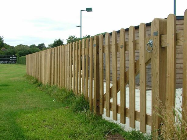 Palisade Rounded and Gate