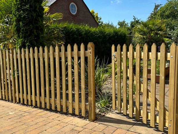 pointed-palisade-fencing
