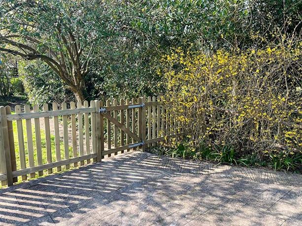 round-top-palisade-gate