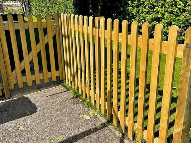 Rounded Top Garden Palisade Fence
