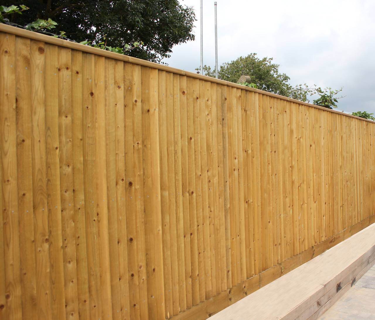 why do fence panels rattle