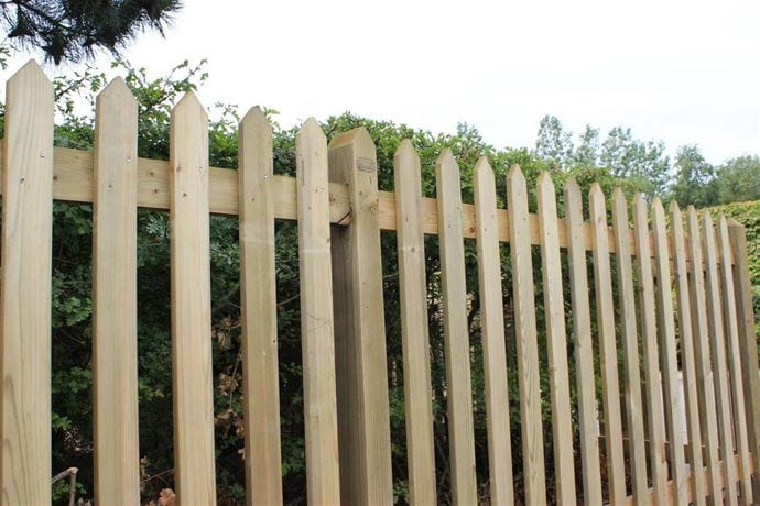 Traditional Pointed Picket Palisade Fencing