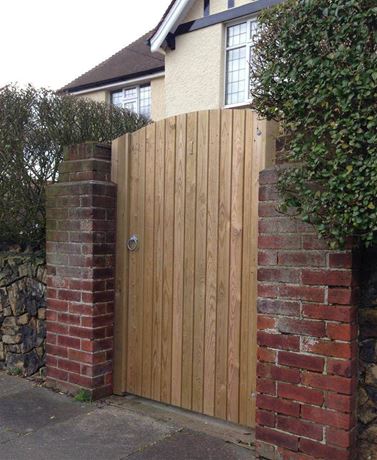 Arched top garden gate