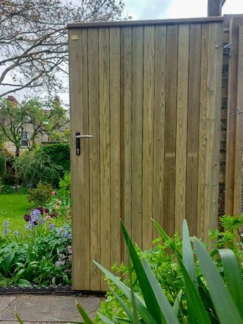 Brook wooden side gate