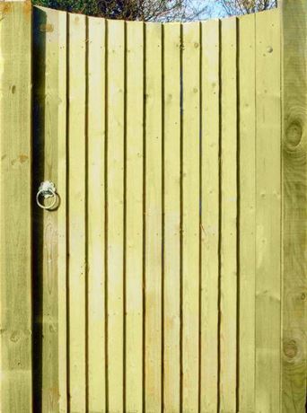 Concave Featherboard Garden Gate