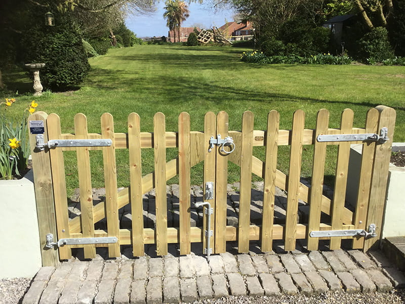Double leaf picket gate